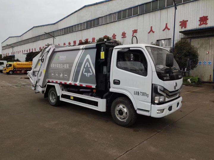 國(guó)六東風(fēng)小多利卡7方壓縮垃圾車(chē)