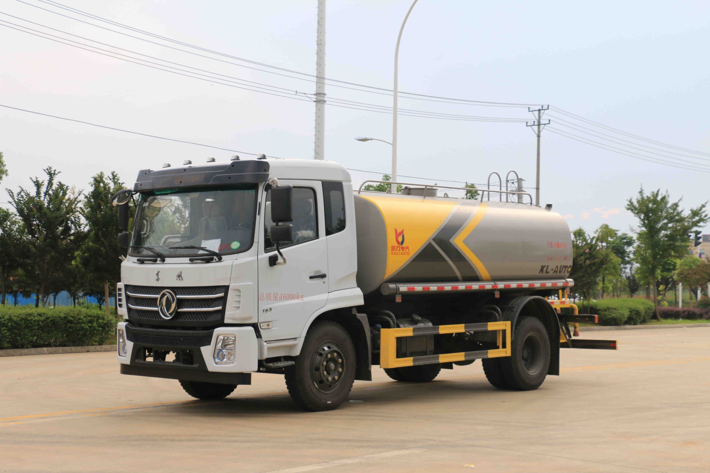 國(guó)六東風(fēng)專(zhuān)底14方灑水車(chē)